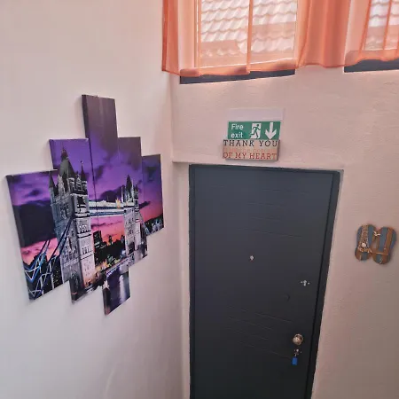 Roca House * בראשוב